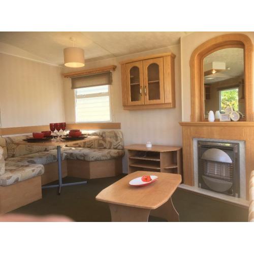 CHEAP STATIC CARAVAN IN SKEGNESS, LINCOLNSHIRE, CLOSE TO THE SEASIDE, PET FRIENDLY, 5 STAR PARK