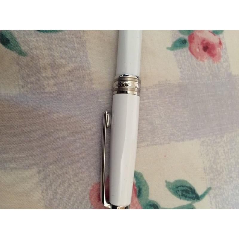 Mont Blanc White pen with silver lining