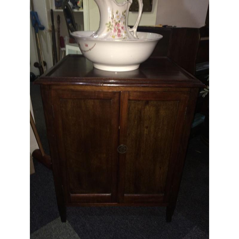 Pretty Vintage Mahogany 2 Door Shelved Cupboard Cabinet/Night Stand End Table