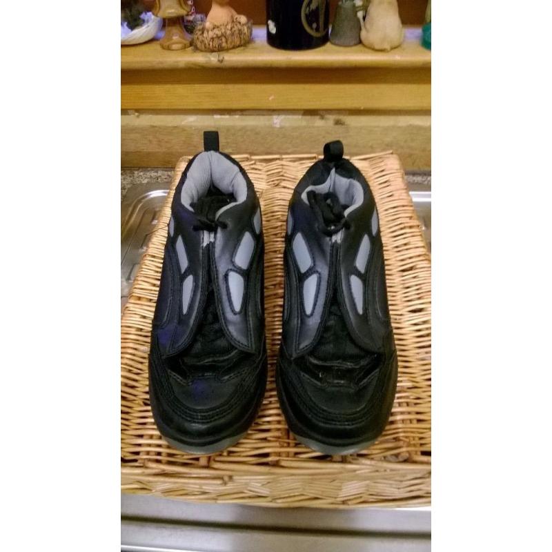 Boys Wheeled Trainers uk size 2