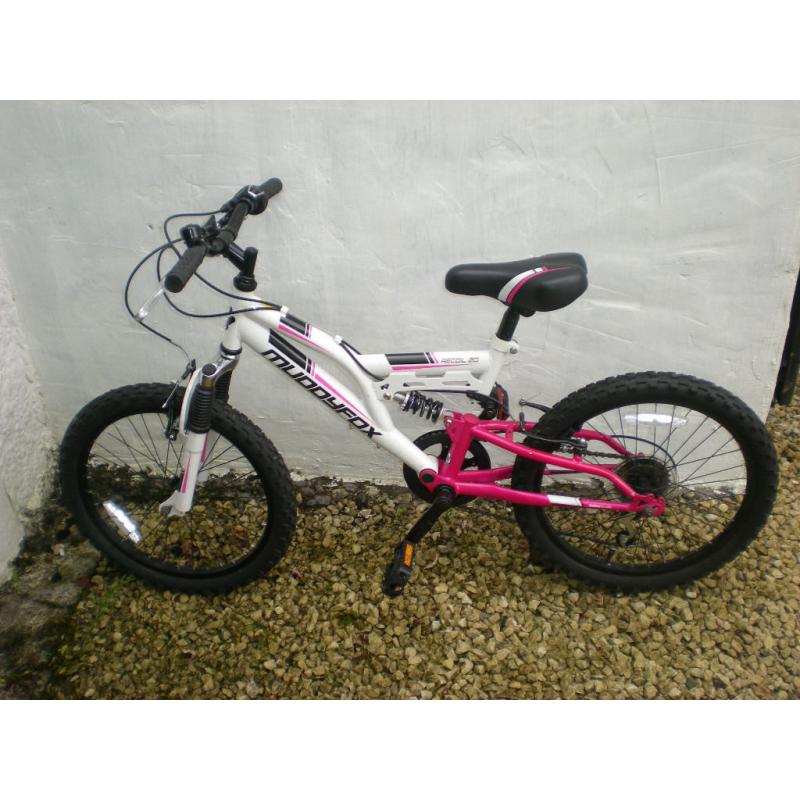 Girls Muddy Fox bicycle, 20 " frame, suitable 7 -10 years, white/pink, hardly used, as new