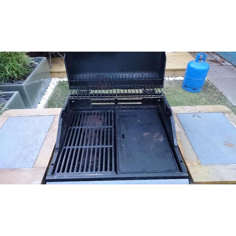 2 burner gas bbq - free to collect