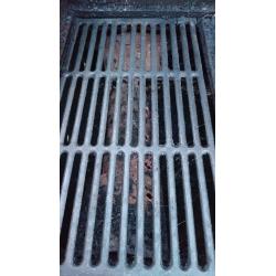 2 burner gas bbq - free to collect