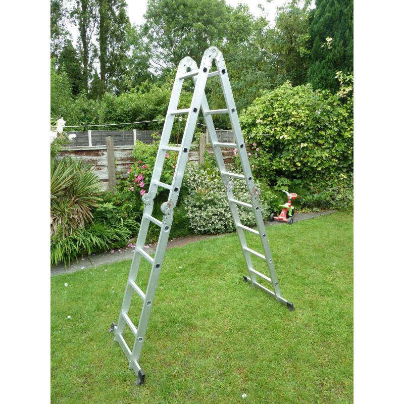 Folding Aluminium ladder - 4.68m