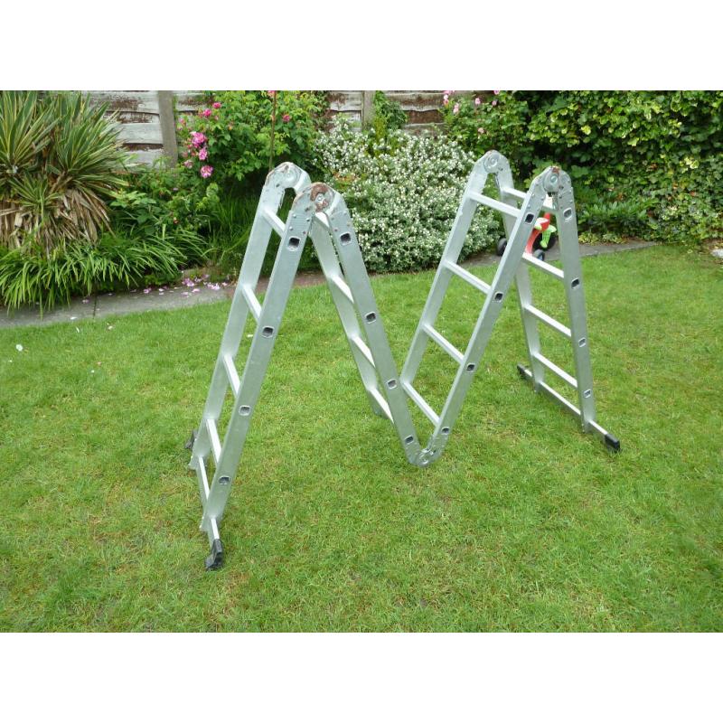 Folding Aluminium ladder - 4.68m