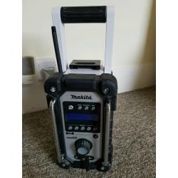 Makita dab104 radio as new body only