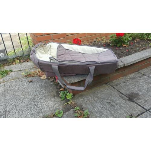 Travel cot