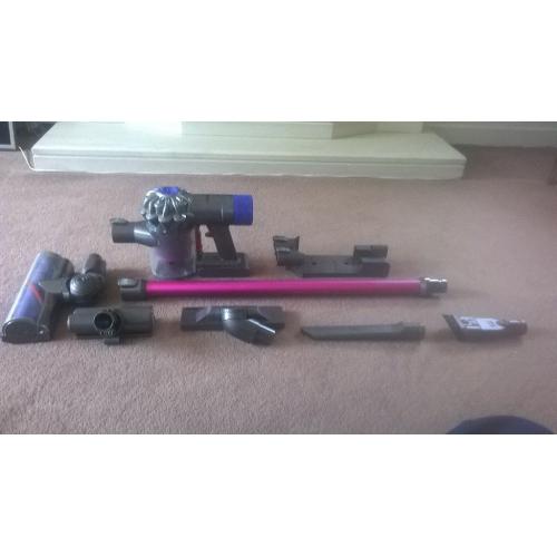 DYSON V6 ABSOLUTE ANIMAL HANDHELD CORDLESS VACUUM CLEANER USED IN EXCELLENT CONDITION LIKE NEW