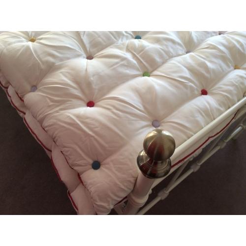 Lulu Guinness buttoned bedspread/eiderdown