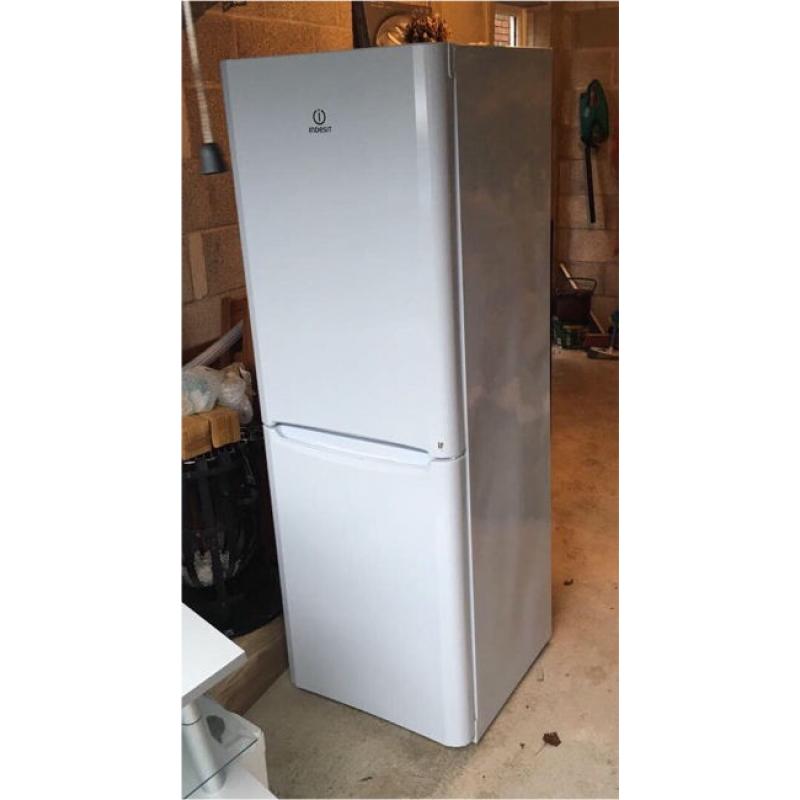 Indesit freestanding fridge freezer: 600mm