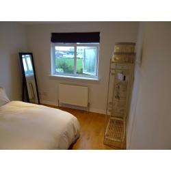 Fantastic double room in friendly house close to station and amenities, GBP 695 pcm o.n.o