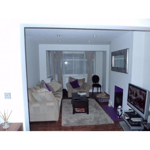 Fantastic double room in friendly house close to station and amenities, GBP 695 pcm o.n.o