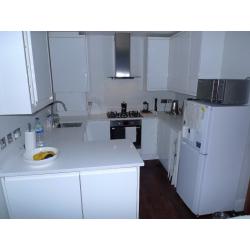 Fantastic double room in friendly house close to station and amenities, GBP 695 pcm o.n.o