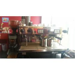 COFFEE MACHINE AND DRINKS EXPOSITOR