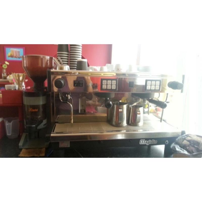 COFFEE MACHINE AND DRINKS EXPOSITOR
