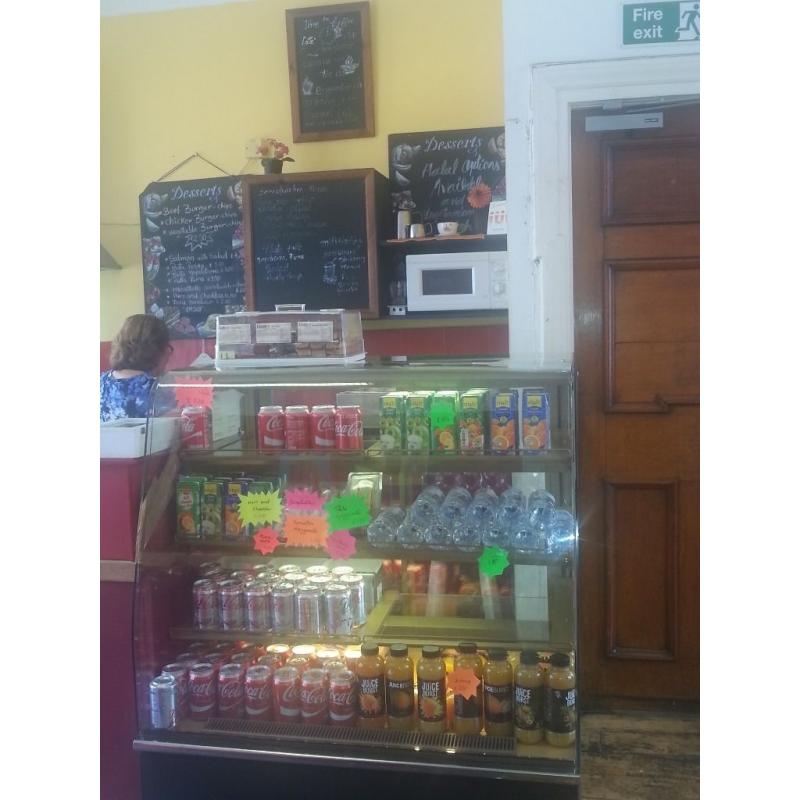 COFFEE MACHINE AND DRINKS EXPOSITOR