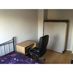 E1, Double Size Room to let, 5 mins walk to Stepney Green Stn.Near Queen Mary Uni. Zone2, Inc