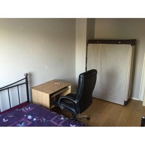 E1, Double Size Room to let, 5 mins walk to Stepney Green Stn.Near Queen Mary Uni. Zone2, Inc