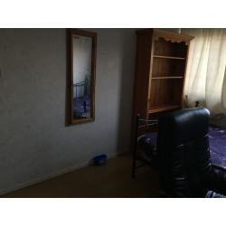 E1, Double Size Room to let, 5 mins walk to Stepney Green Stn.Near Queen Mary Uni. Zone2, Inc