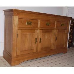 Attractive brown wooden sideboard with 3 draws and 3 cupboard doors