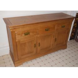 Attractive brown wooden sideboard with 3 draws and 3 cupboard doors