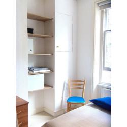 SHORT TERM offered _ clean, relaxed flat share (stay a few WEEKS or 2-3 MONTHS) Earl's Court, Zone 1