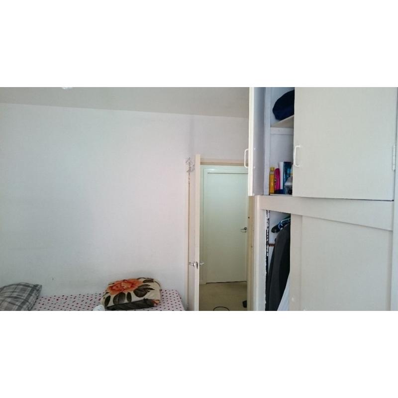 Double Room in Bow Road/ Mile End