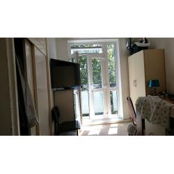 Double Room in Bow Road/ Mile End