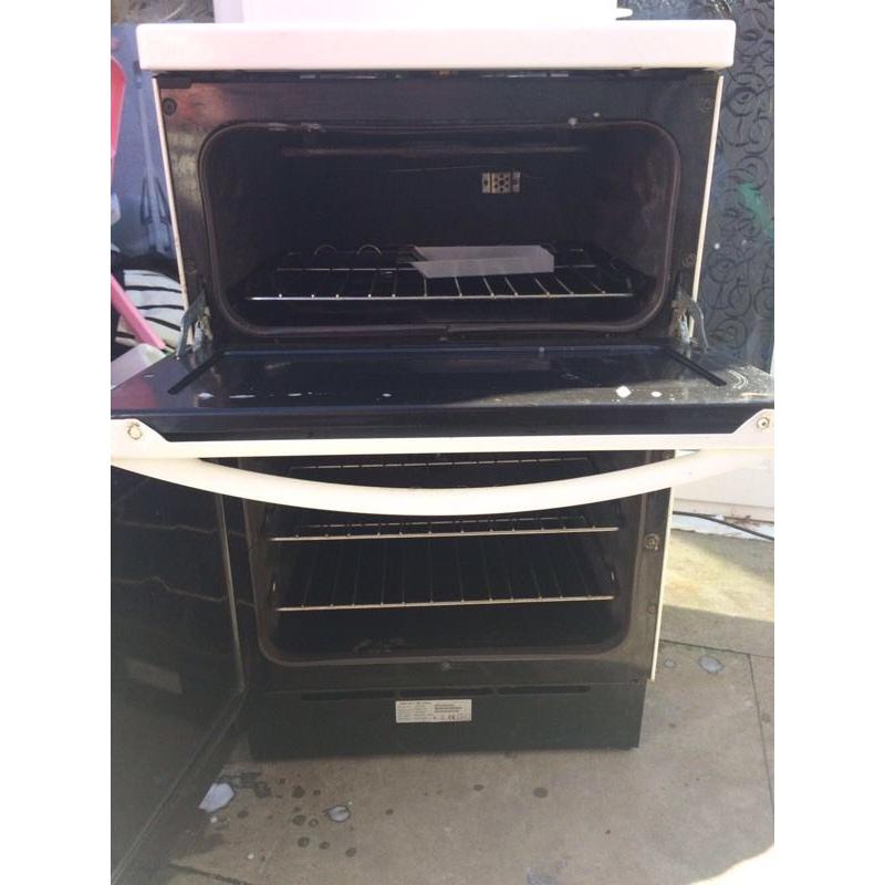 Tricity electric Cooker 600 Mils wide