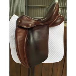 Dressage saddle