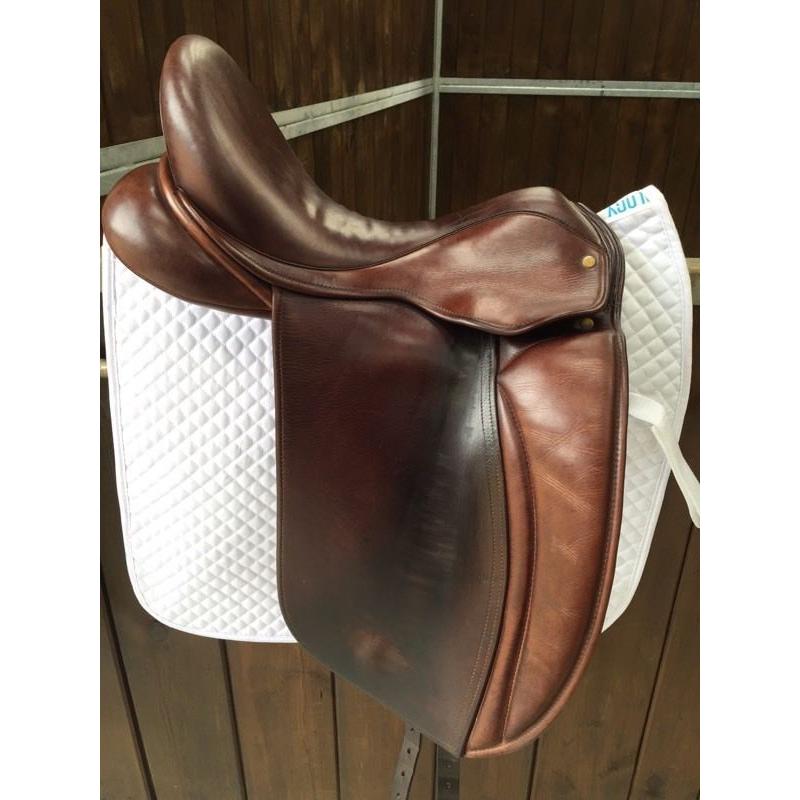 Dressage saddle