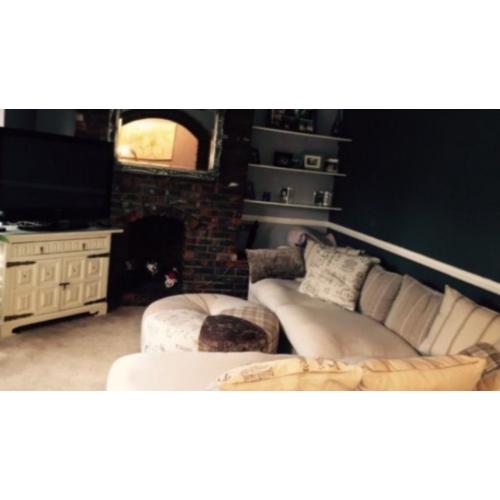 Beautiful spacious double bedroom available in tooting/Mitcham all inclusive of bills. Must see