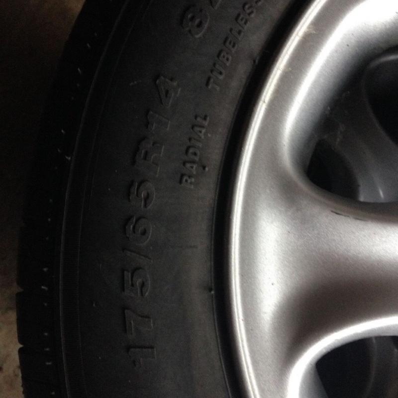 Peugeot 206 alloy wheels with good tires