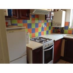 Large DOUBLE ROOM 15 min FROM LOBDON BRIDGE