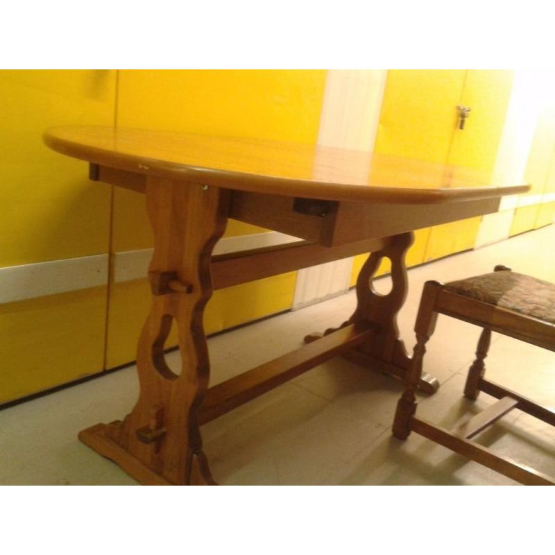 Extendable dining table,solid oak,carved,145?180cm,very stable & heavy