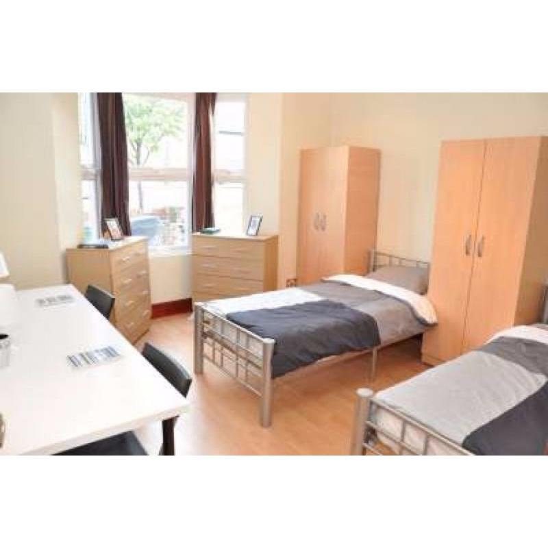 Twin Beds in 3 Rooms in Spacious House With Patio Near Leytonstone Tube Station