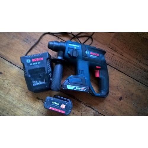 BOSCH 18 VOLT LITHIUM SDS DRILL 2 X BATTERIES AND CHARGER