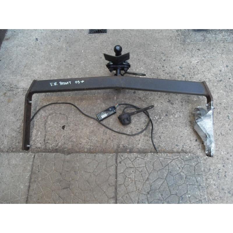 Thule Flange Ball VW Passat Saloon / Estate Towbar For Sale - Complete With Relay Kit