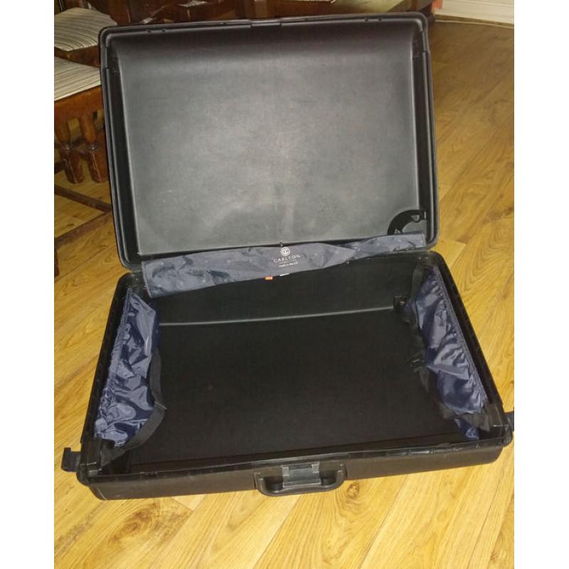 CARLTON Har Shell Suitcase (used)