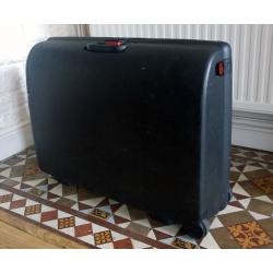 CARLTON Har Shell Suitcase (used)