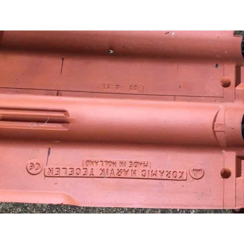 25 x red roof tiles