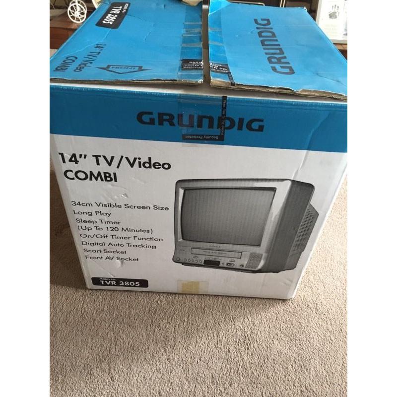 Grundig 14" TV/Video VCR Combo. TVR 3805. Boxed and manuals