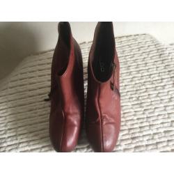 Ladies boots size 7
