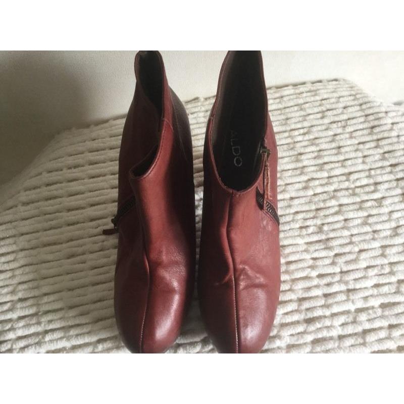 Ladies boots size 7