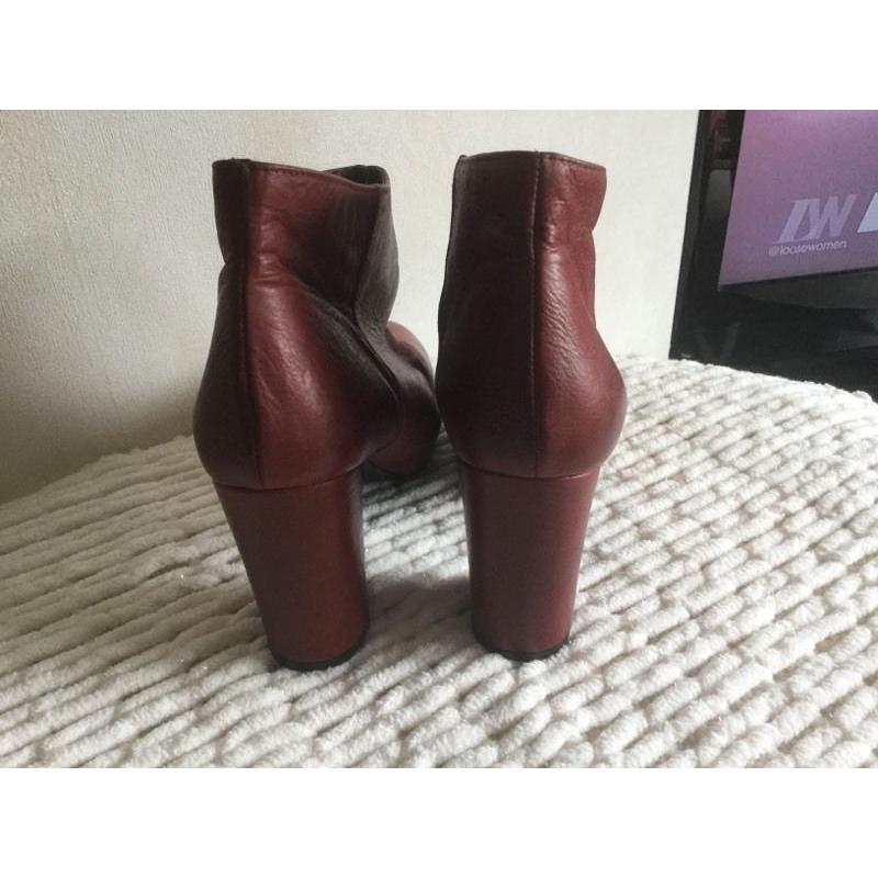 Ladies boots size 7