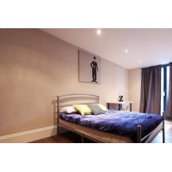 Double Bed in rooms to rent in large shared house - Ealing, London