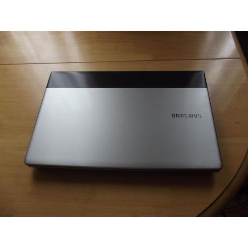 2 LAPTOPS FOR SPARES OR REPAIR ALL PLASTICS IN GOOD CONDITION
