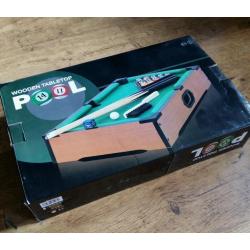 Tabletop pool set