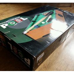 Tabletop pool set