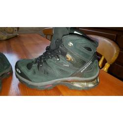 Salomon GORE-TEX walking boots Size 8